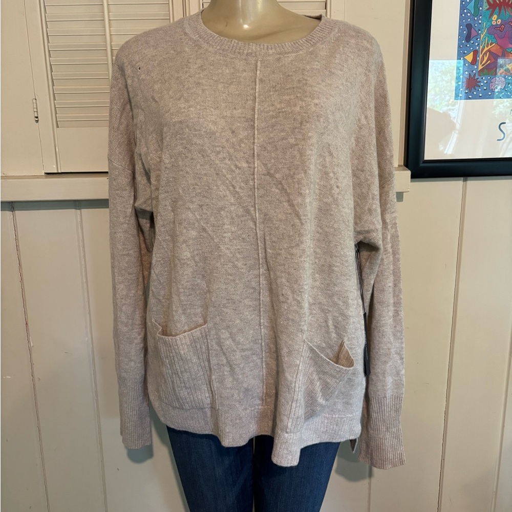 T Tahari Light Gray Crew Neck Sweater